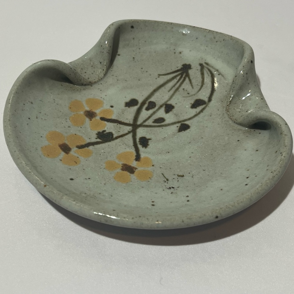 Unique Hand Painted Ceramic Modern Floral Scallop Floral Ashtray VTG - Picture 4 of 10